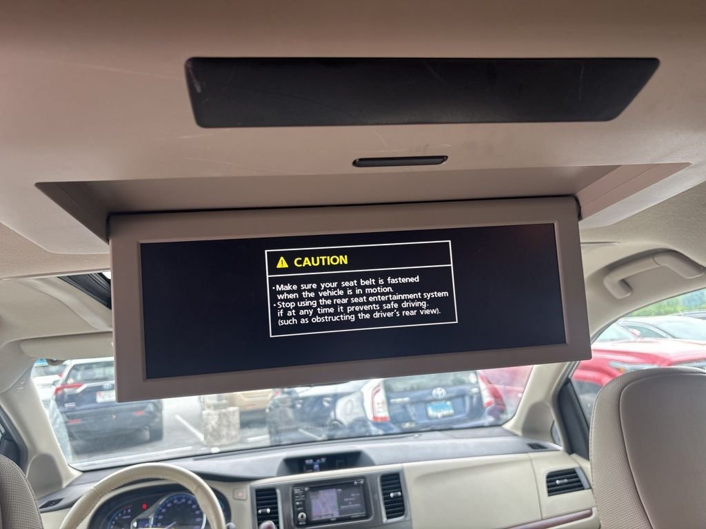 Used 2013 Black Toyota XLE image 20