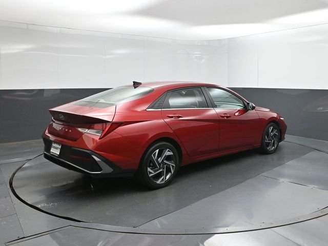 Used 2025 Red Hyundai SEL Convenience image 8