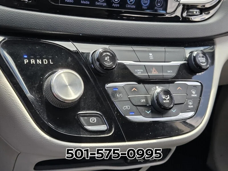 Used 2017 Crystal Metallic CHRYSLER TOURING FWD image 22