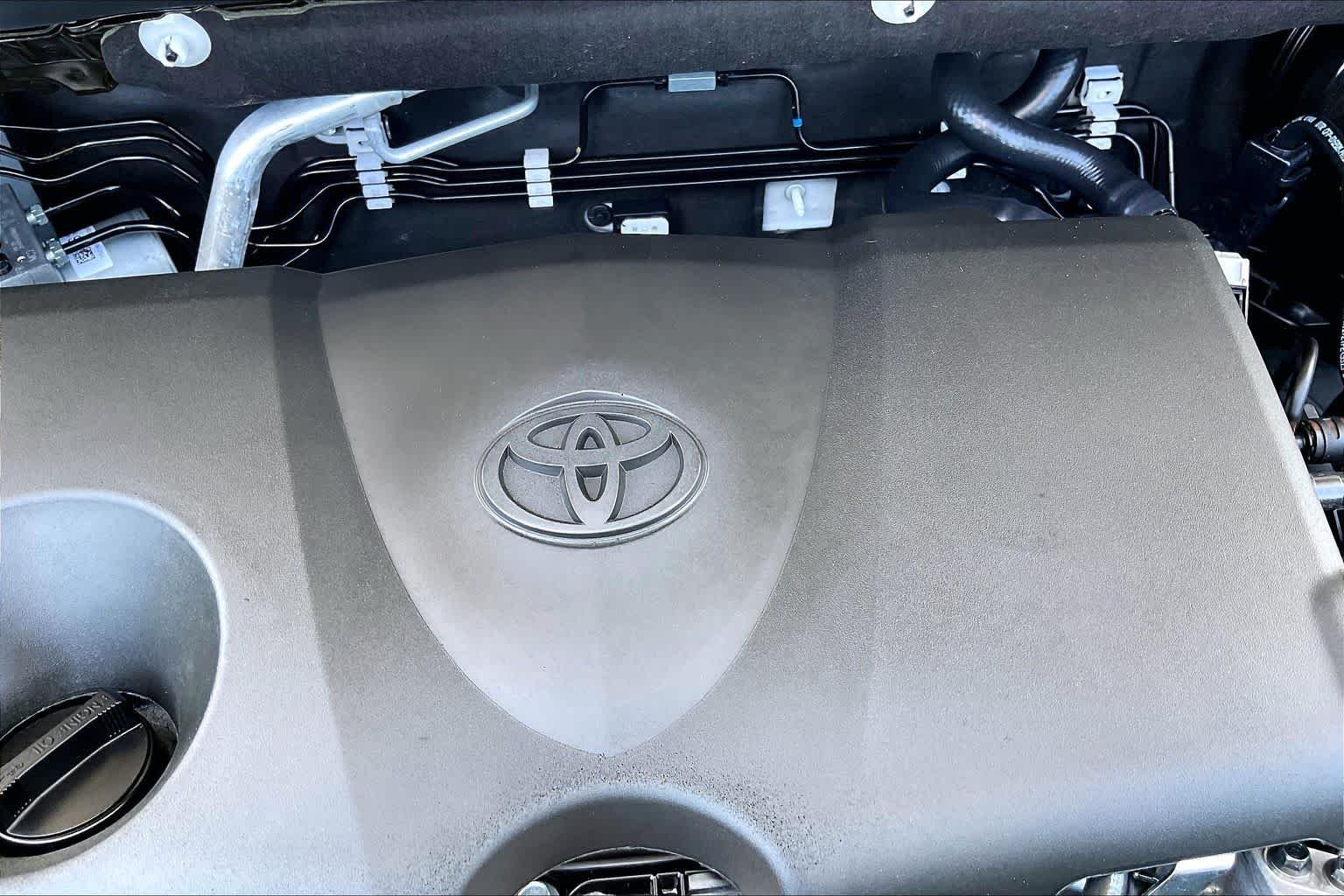 Used 2025 Ice Cap Toyota XLE image 33