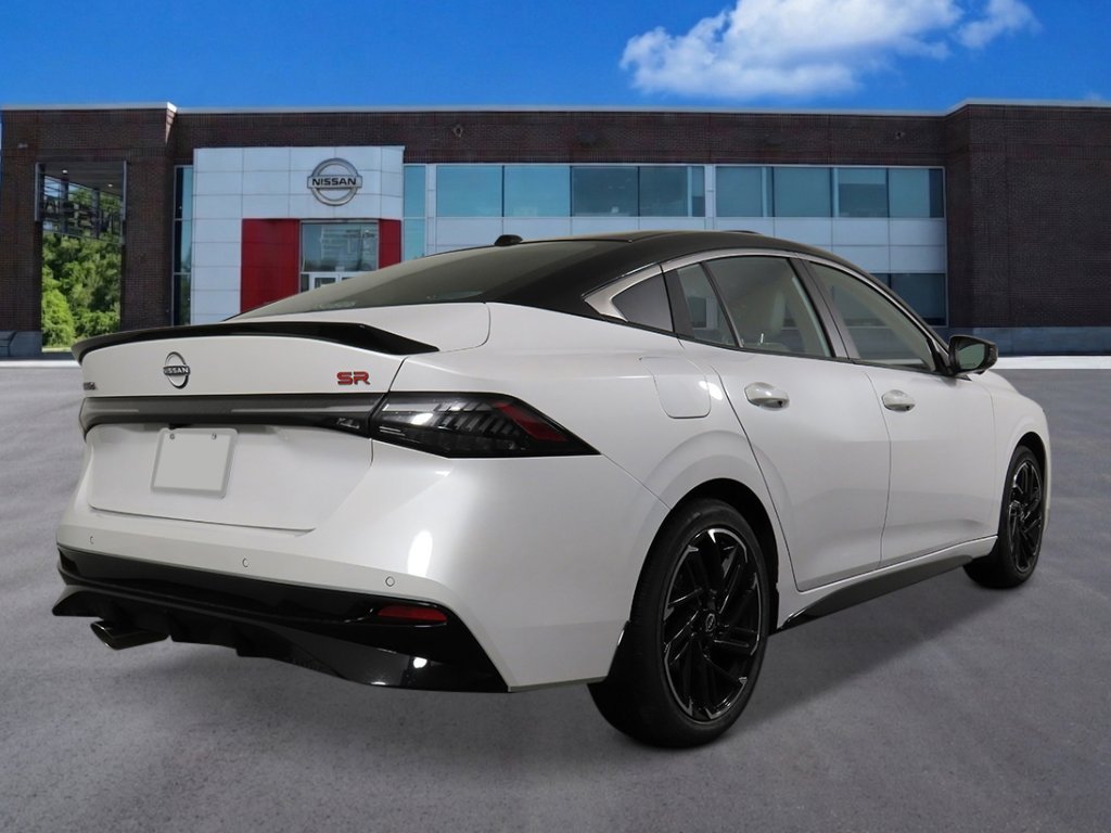 New 2026 Aspen White Tricoat/Super Black Nissan SR image 5