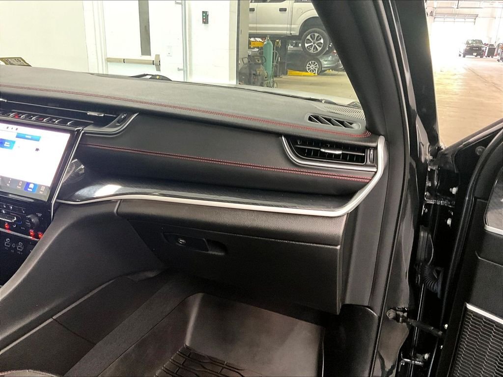 Used 2022 Diamond Black Crystal Pearlcoat Jeep Trailhawk image 13
