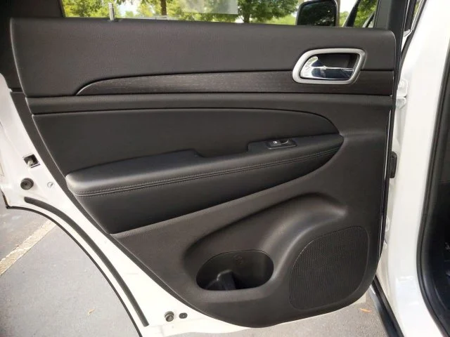 Used 2018 White Jeep Laredo E image 27