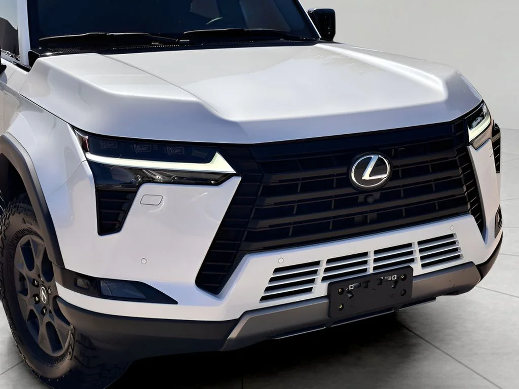 Used 2025 White Pearl Lexus 550 Overtrail image 6