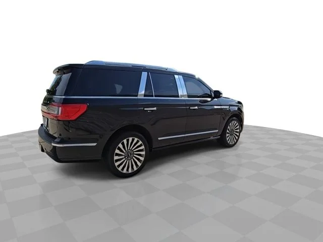 Used 2018 Black Velvet Lincoln Reserve image 8