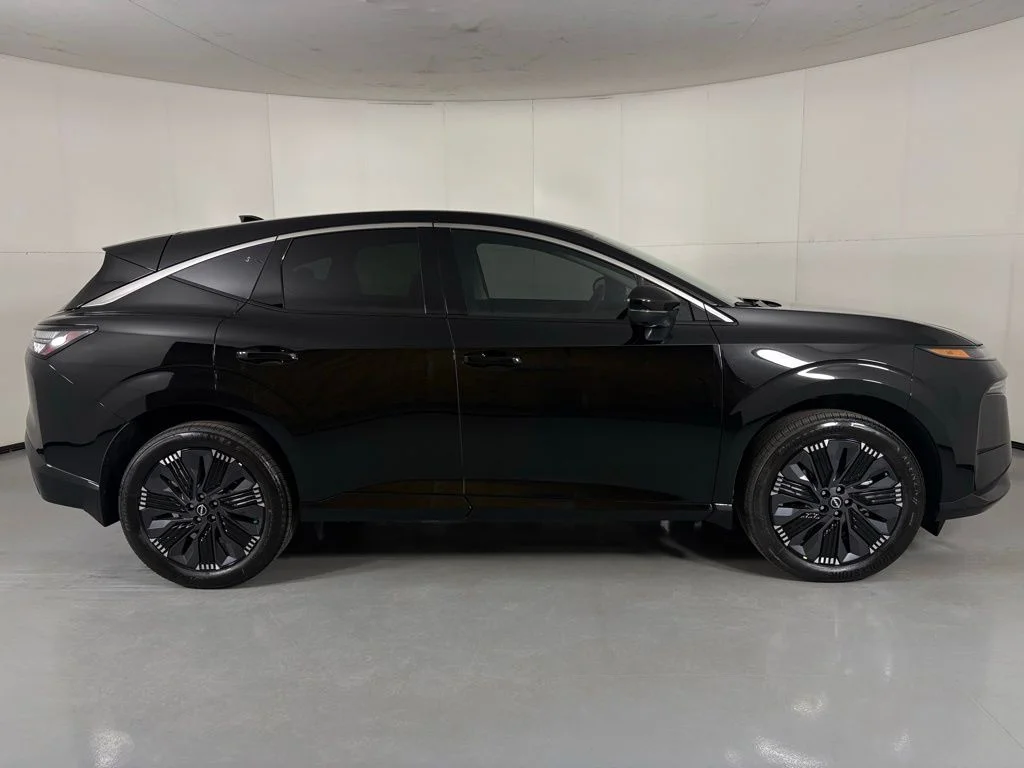 New 2026 Super Black Nissan Platinum image 9