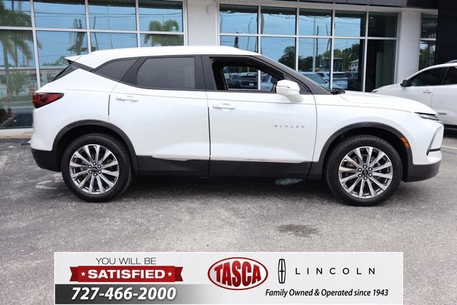 Used 2024 Iridescent Pearl Tricoat Chevrolet Premier image 9