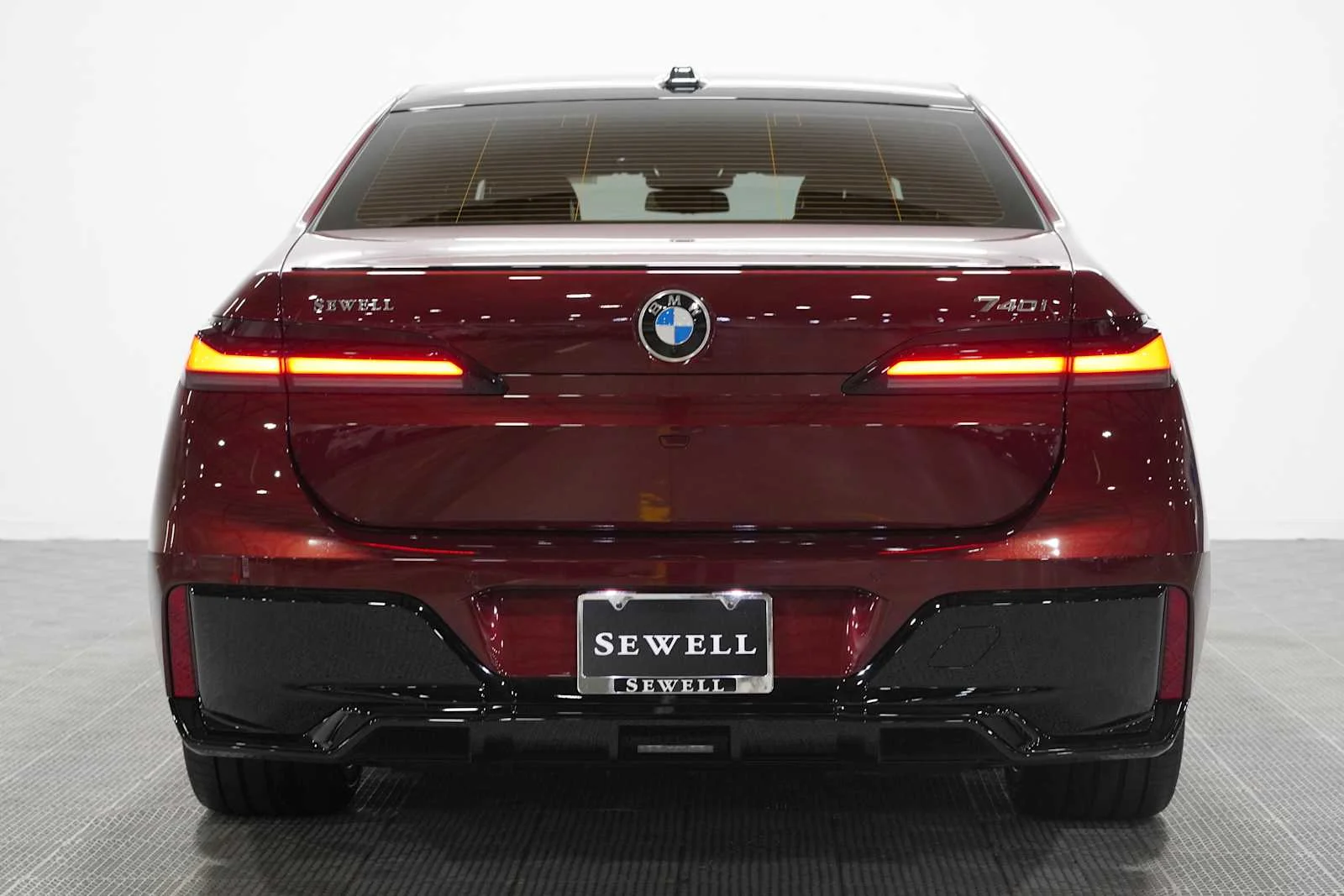 New 2026 Aventurin Red Metallic BMW 740i image 5