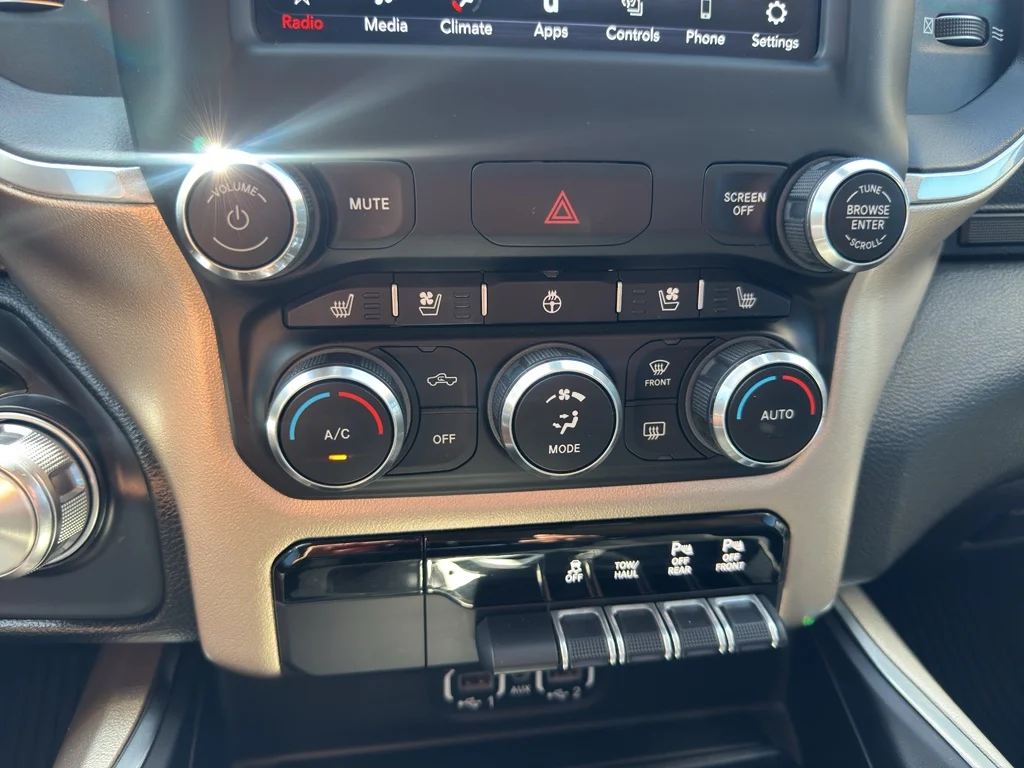 Used 2020 Maximum Steel Metallic Clearcoat Ram Laramie image 24