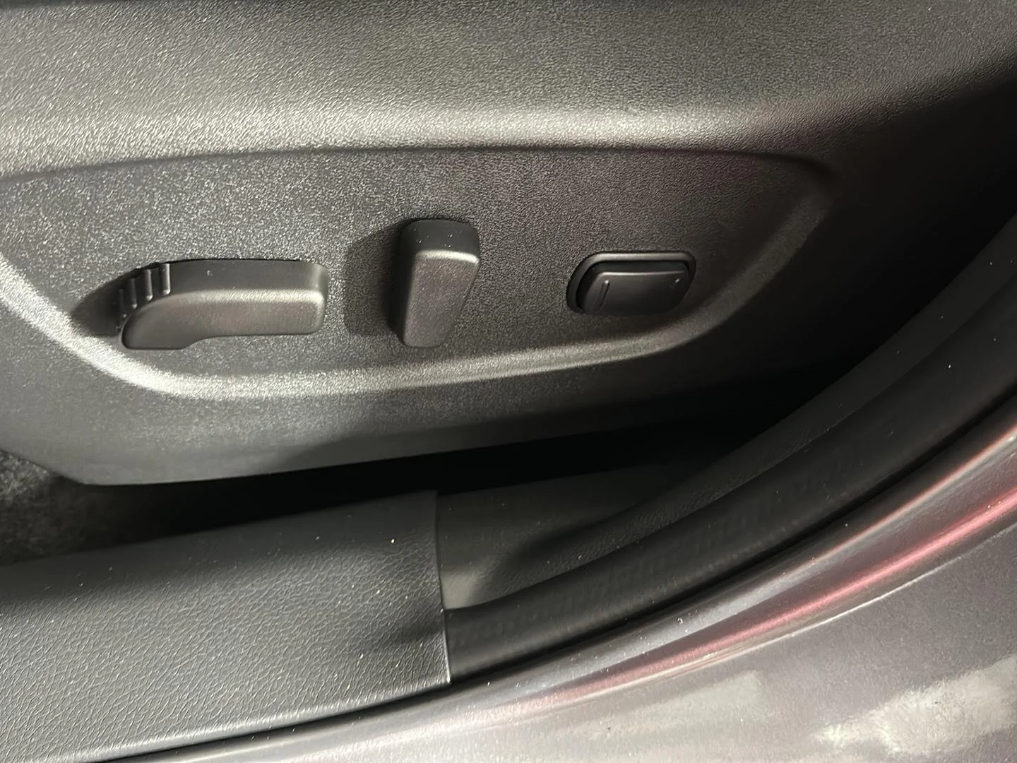 Used 2022 Gun Metallic Nissan SL image 20