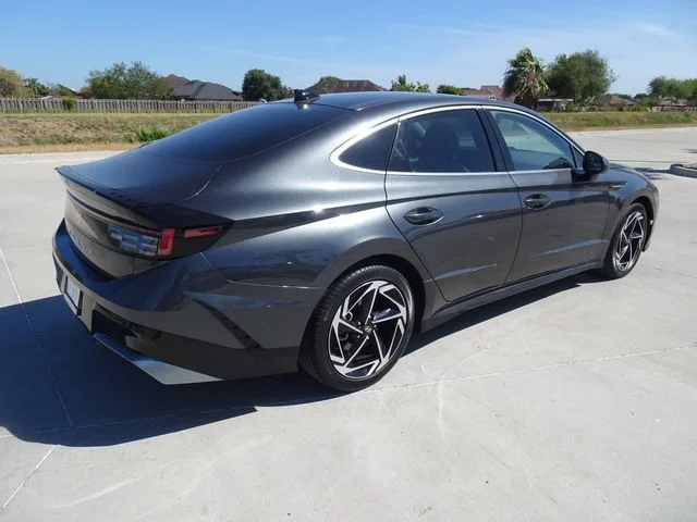 Used 2024 Gray Hyundai SEL image 4