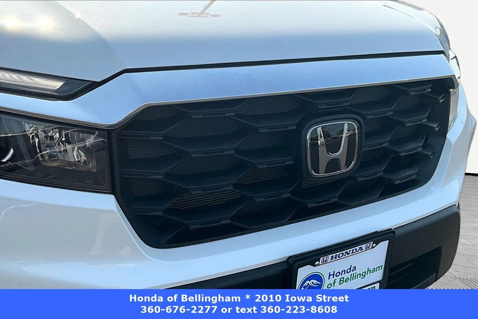 Used 2023 Platinum White Pearl Honda EX-L image 30