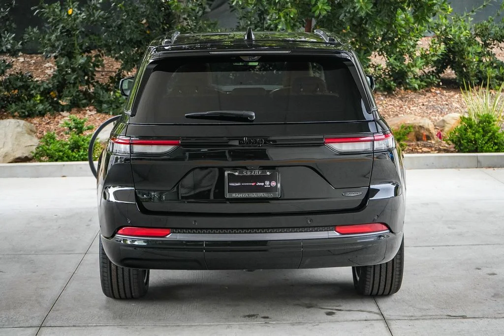 New 2026 Diamond Black Crystal Pearl-Coat Exterior Paint Jeep Summit image 5