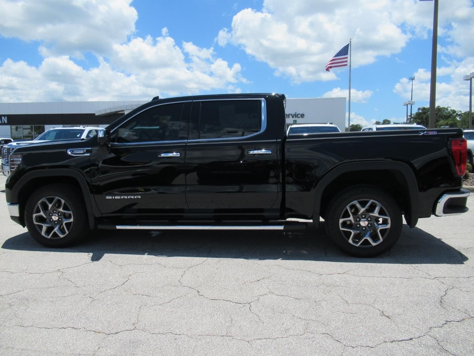 Used 2023 Black GMC SLT image 4
