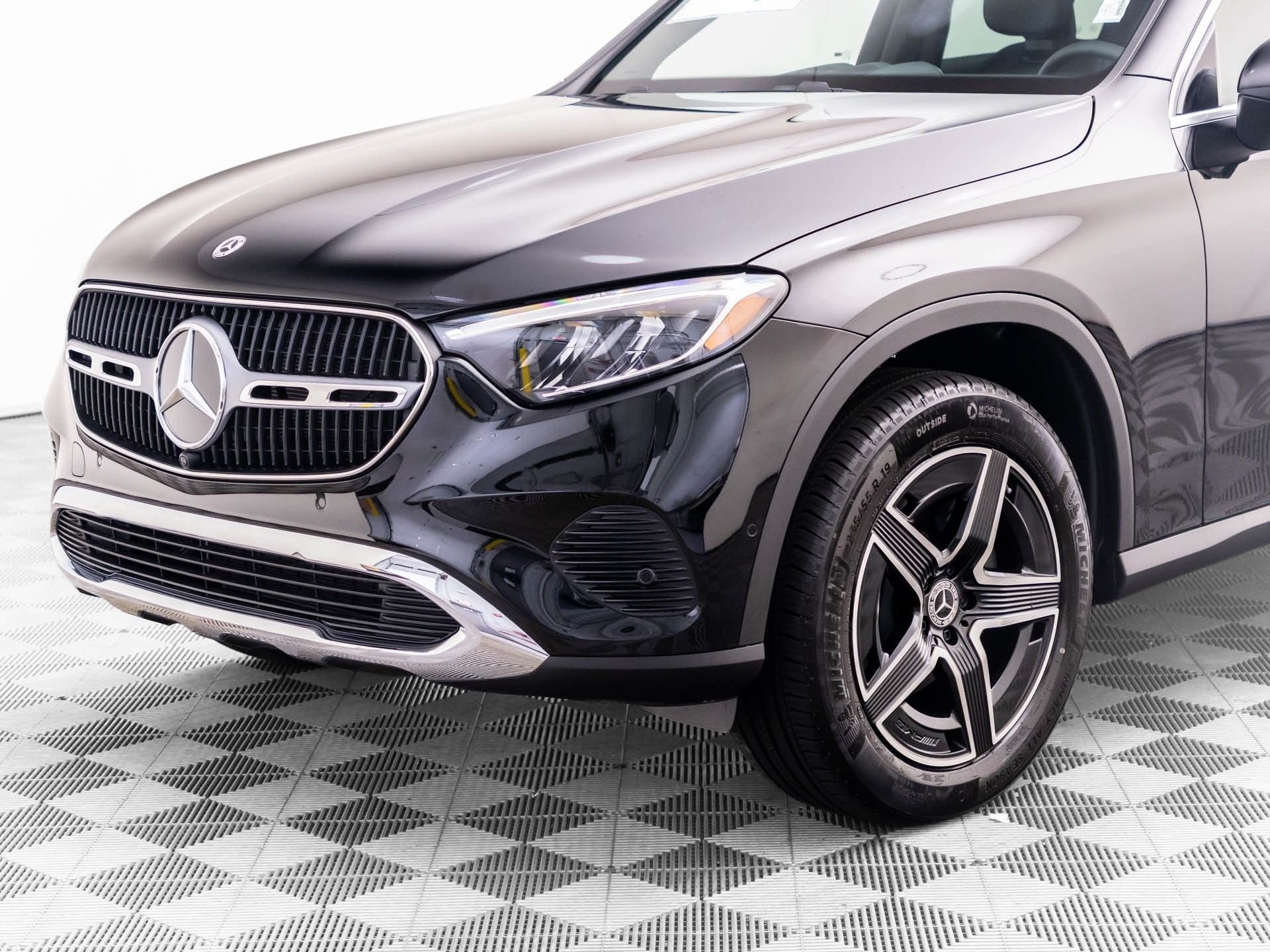New 2027 Black Mercedes-Benz GLC 300 image 37