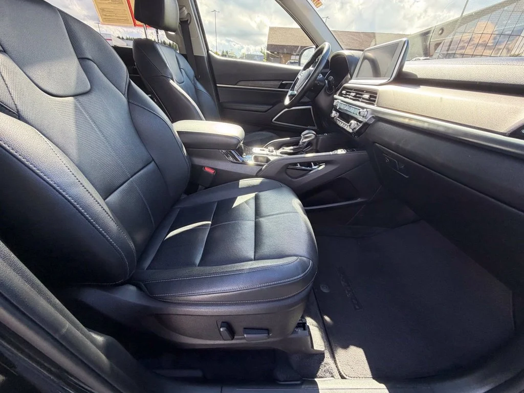 Used 2022 Black Kia EX image 33
