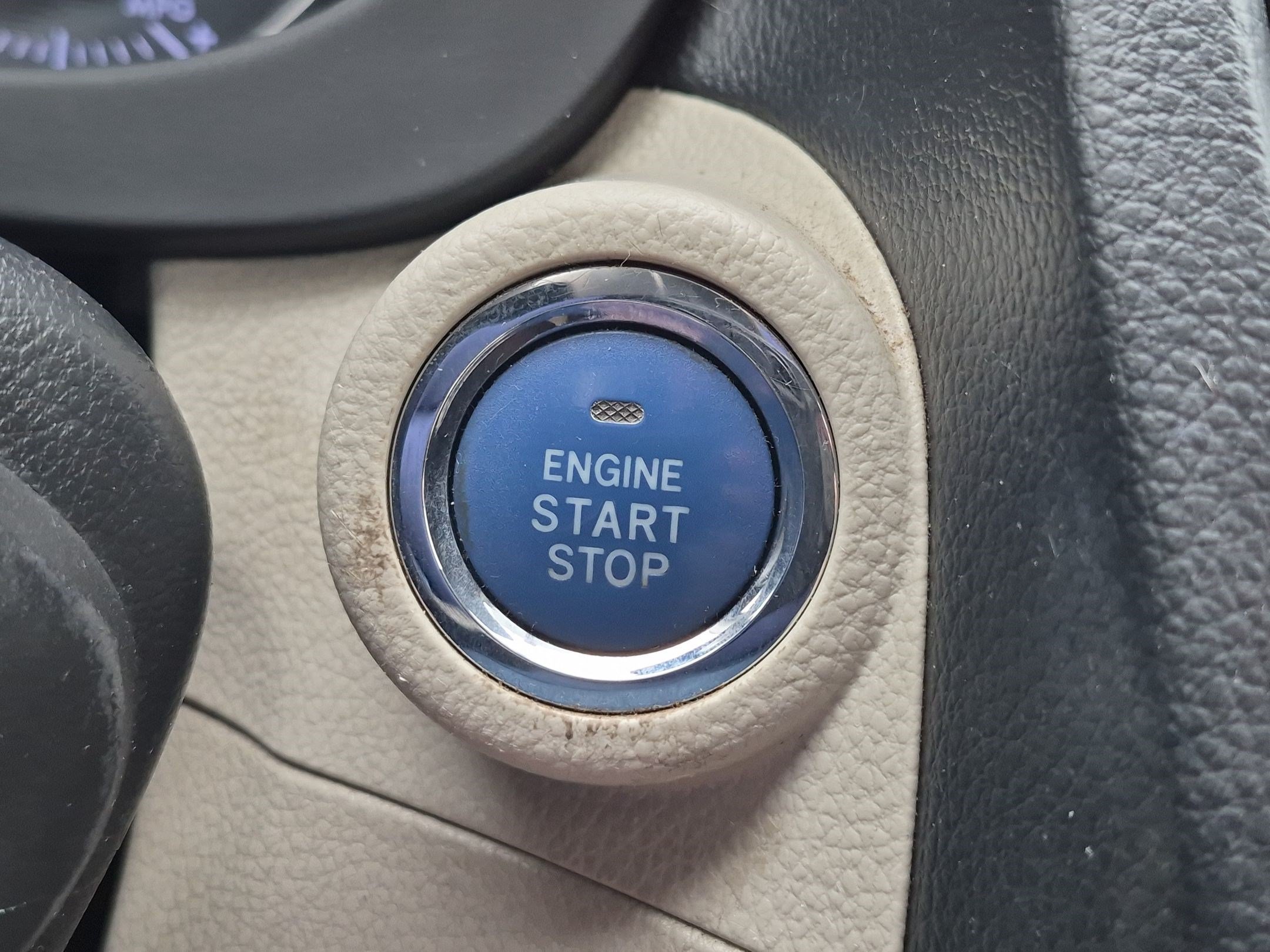 Used 2014 Quartz Blue Pearl Subaru 2.0i Hybrid image 19