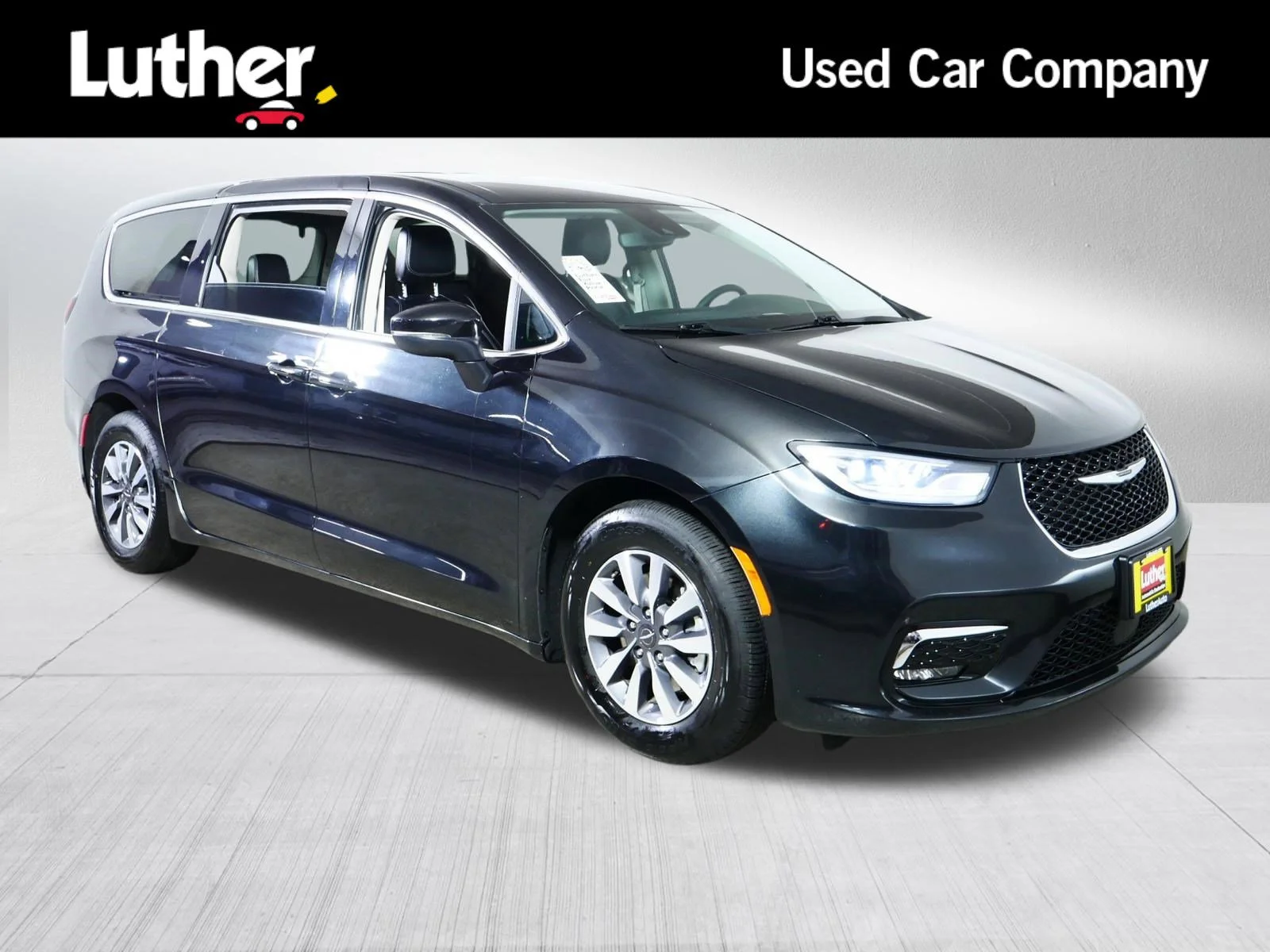 2023 Chrysler Pacifica Hybrid Touring L Hybrid's photo