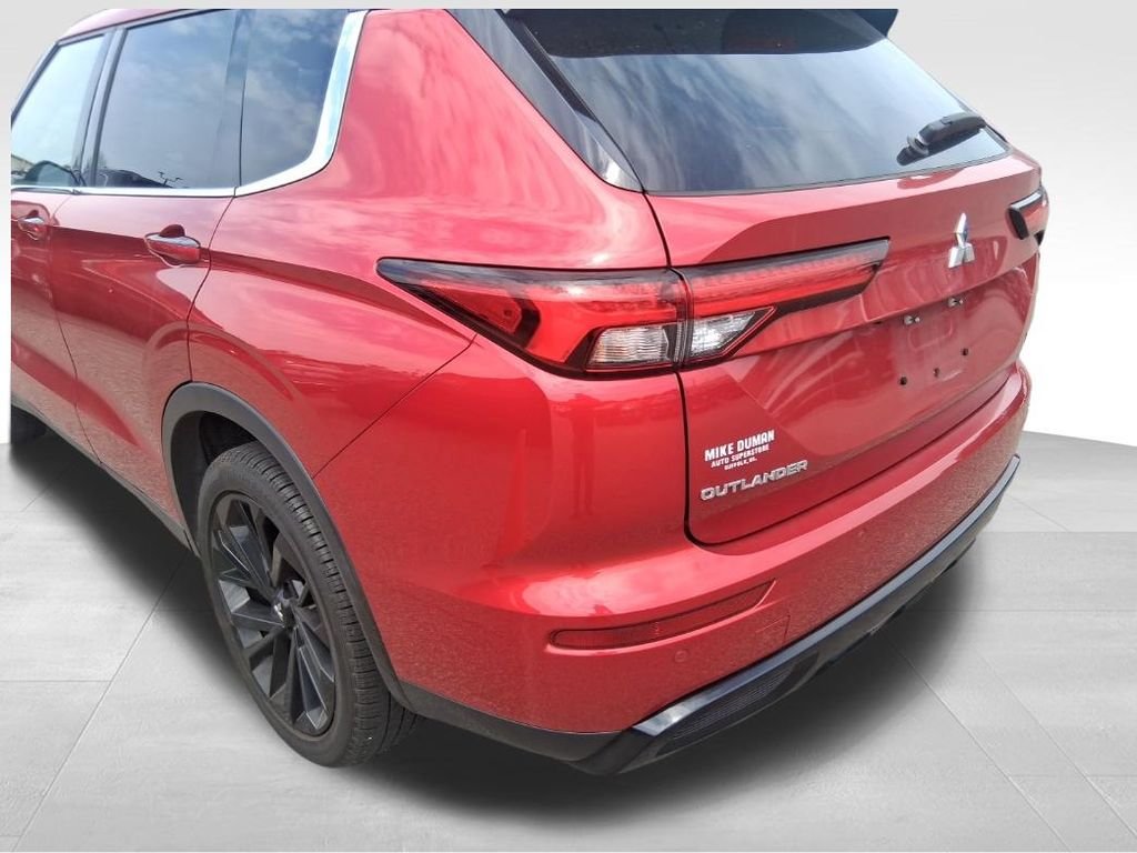 Used 2023  Mitsubishi  image 13