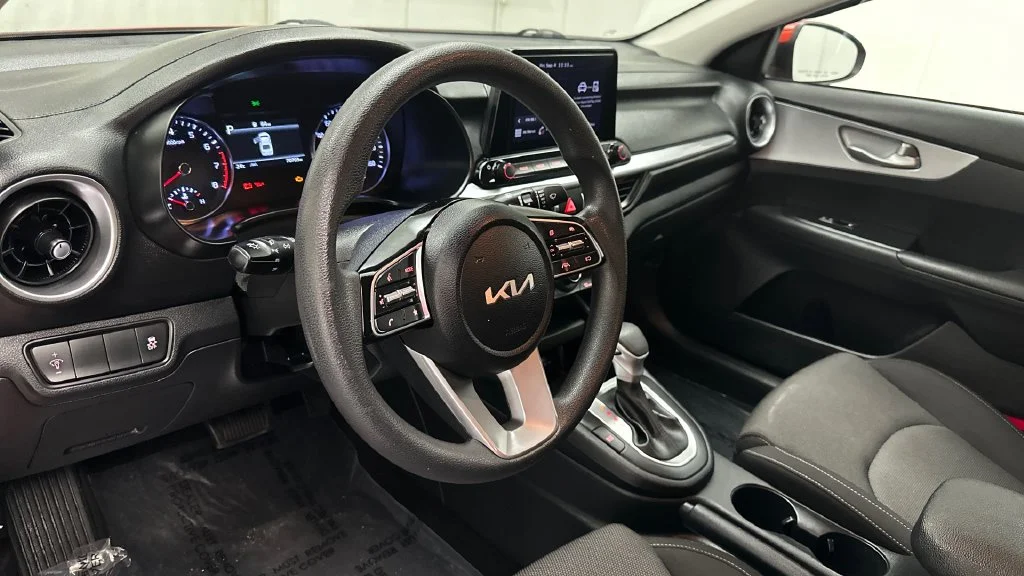 Used 2023 Red Kia LXS image 25