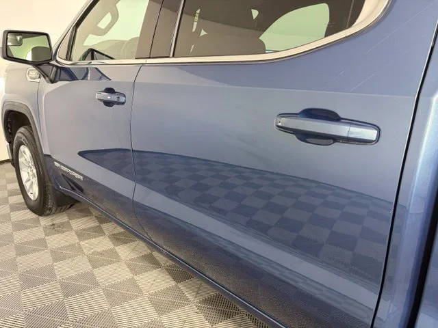Used 2024  GMC SLE image 8