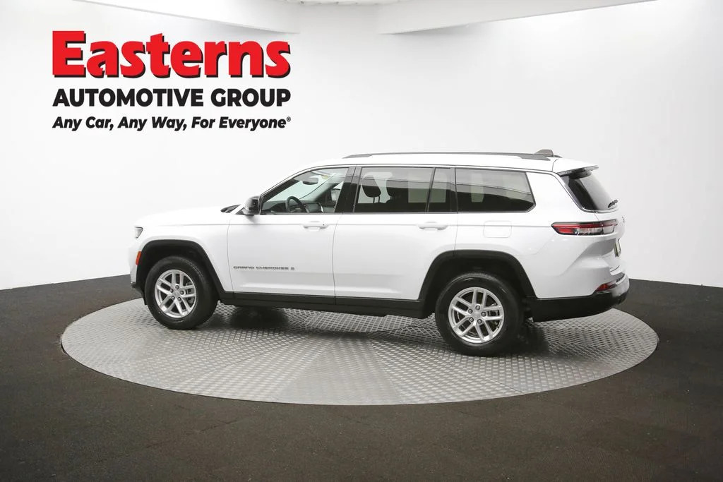 Used 2023 White Jeep Laredo image 65