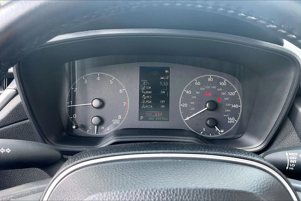 Used 2023  Toyota LE image 19