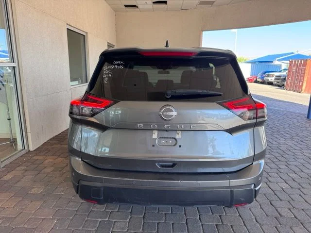Used 2024 Gray Nissan S image 3