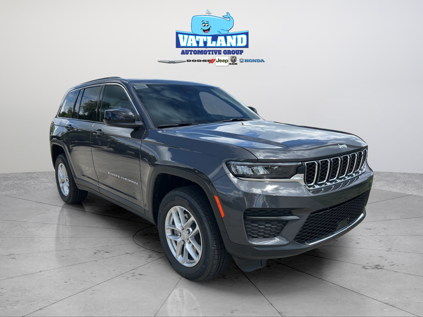 New 2026 Baltic Gray Metallic Clear-Coat Exterior Paint Jeep Laredo image 7