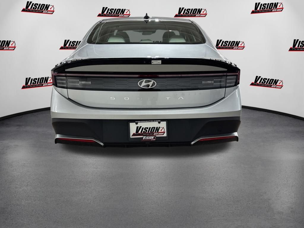 Certified Used 2025 Silver Hyundai SE image 6