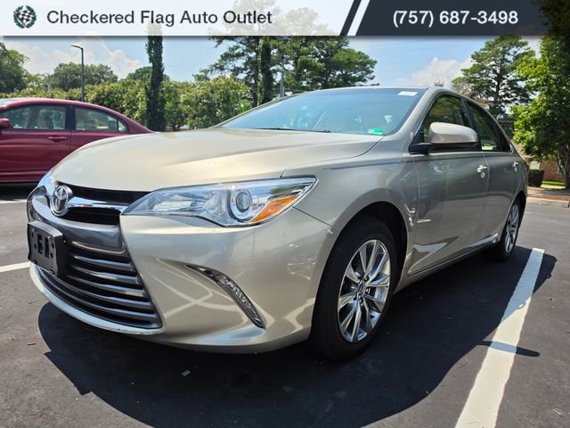Used 2015 Creme Brulee Mica Toyota XLE image 1