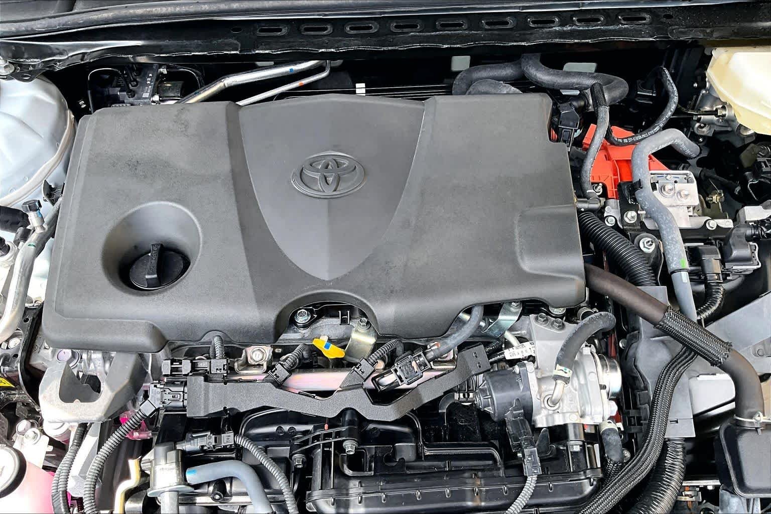 Used 2025 Ice Cap Toyota LE image 33