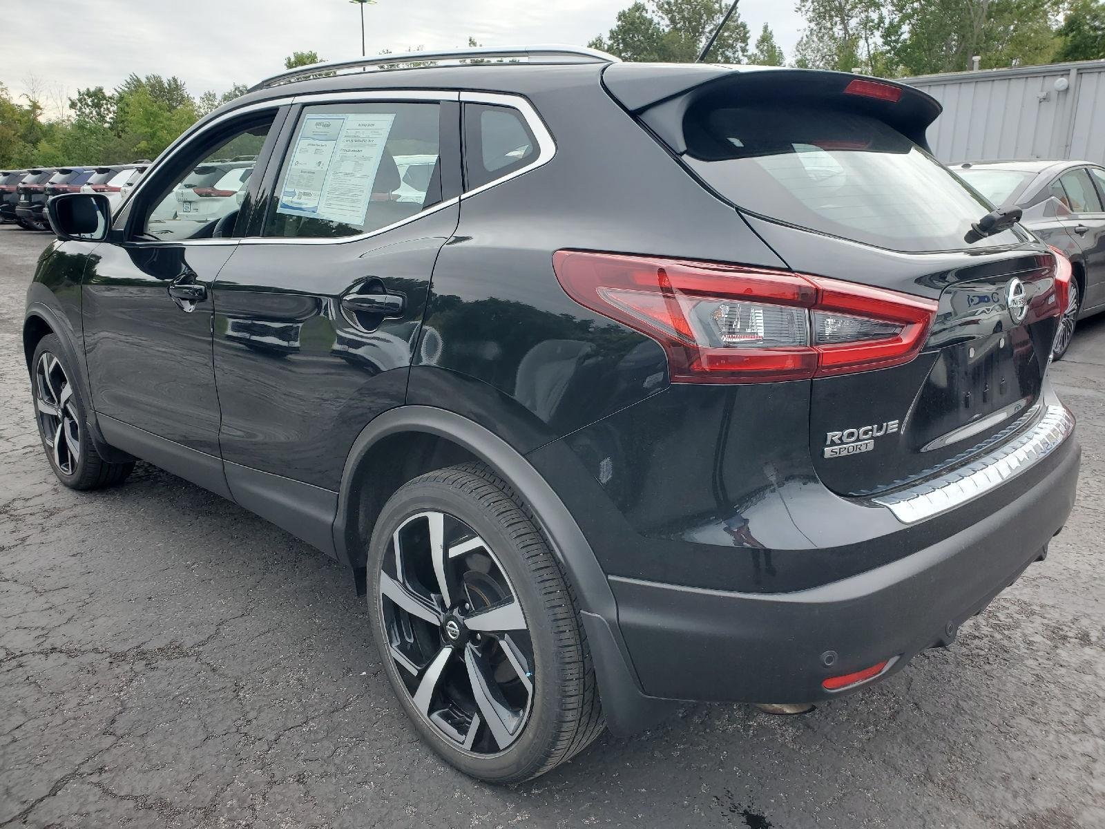 Used 2020 Magnetic Black Pearl Nissan SL image 3