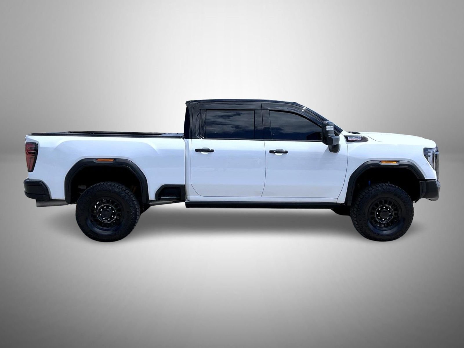 Used 2024 White GMC AT4X image 4