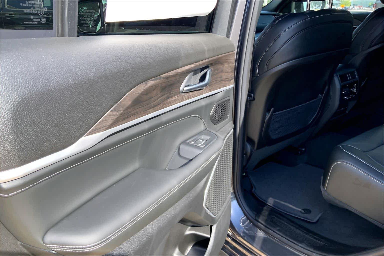 New 2026 Baltic Gray Metallic Clear-Coat Exterior Paint Jeep Limited Reserve image 18