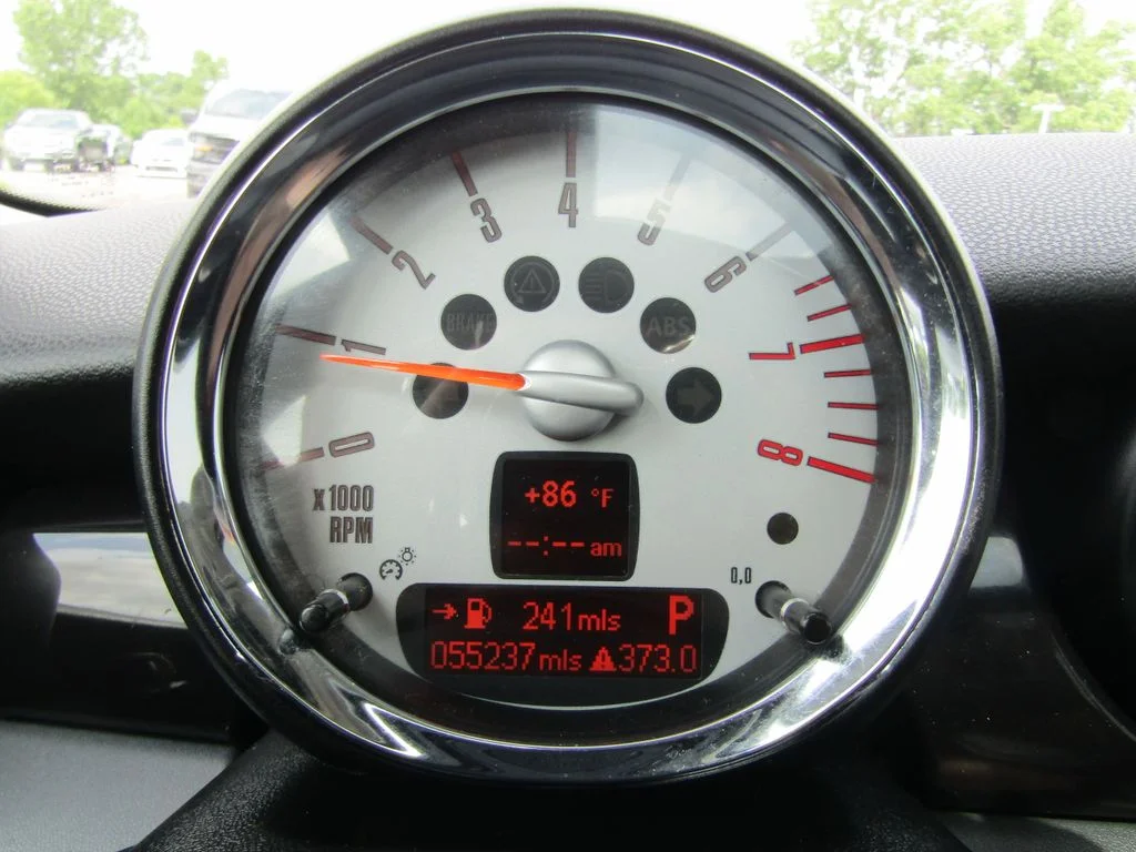 Used 2010 Pepper White MINI Base image 28