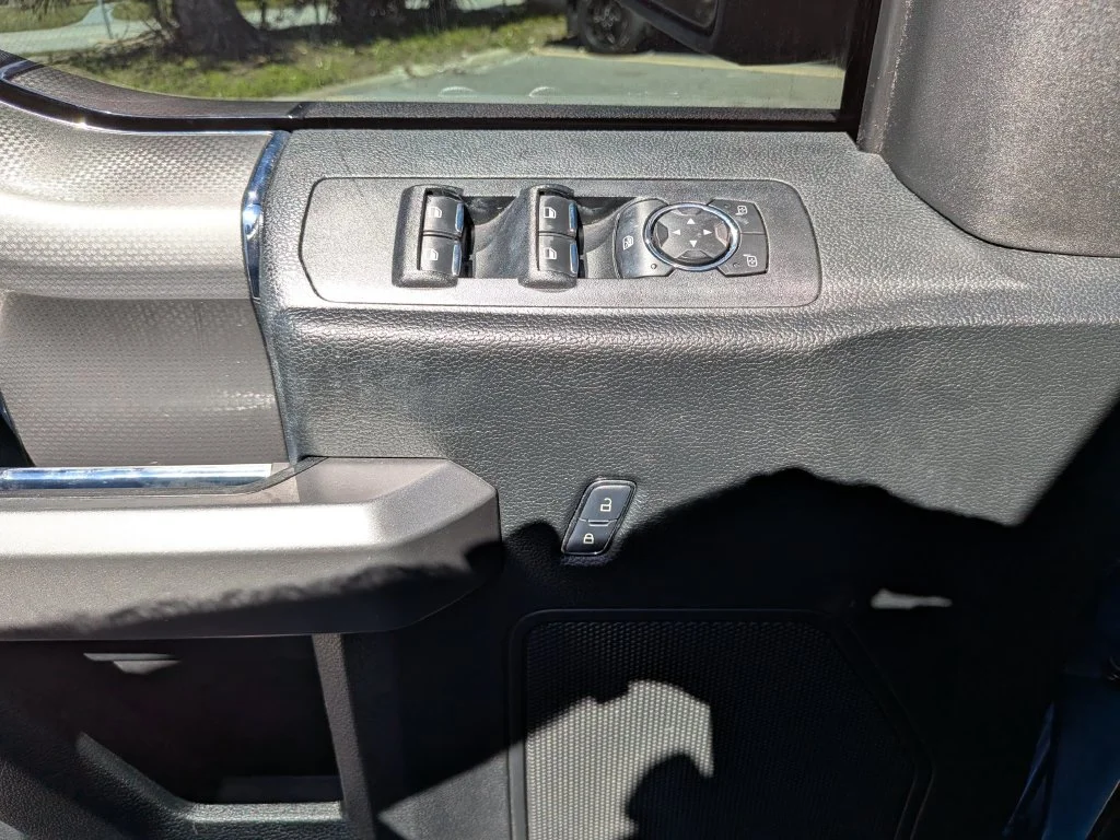 Used 2016 Blue Flame Metallic Ford XLT image 22