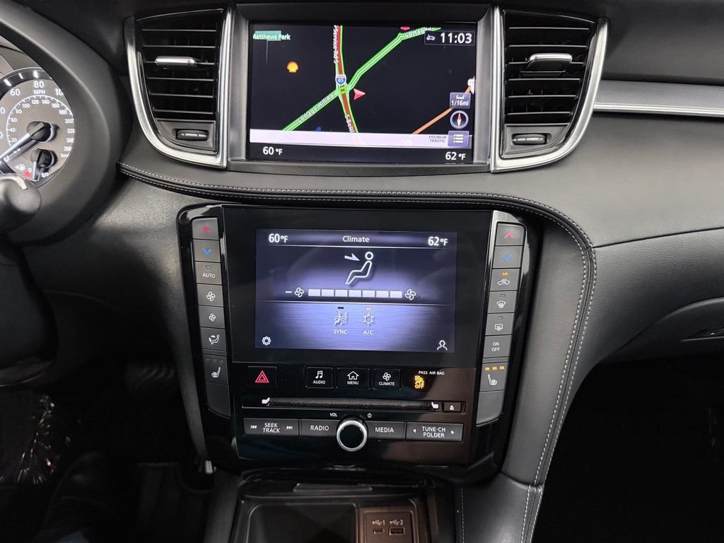 Used 2020 White INFINITI LUXE image 18