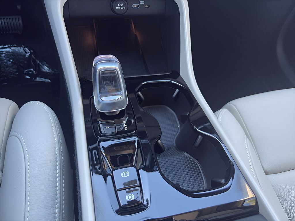2026 Volvo XC40 Plus - Photo 12