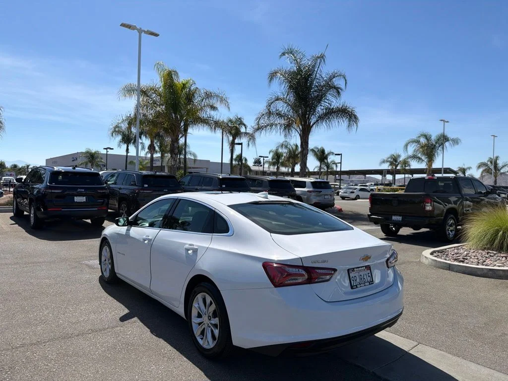 Used 2022 White Chevrolet LT image 6