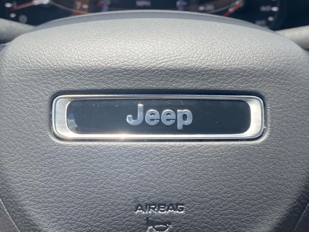Used 2024 White Jeep Latitude image 31