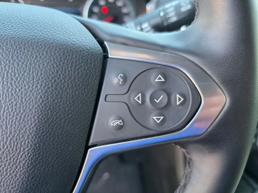 Used 2023 Iridescent Pearl Tricoat Chevrolet LT Leather image 25
