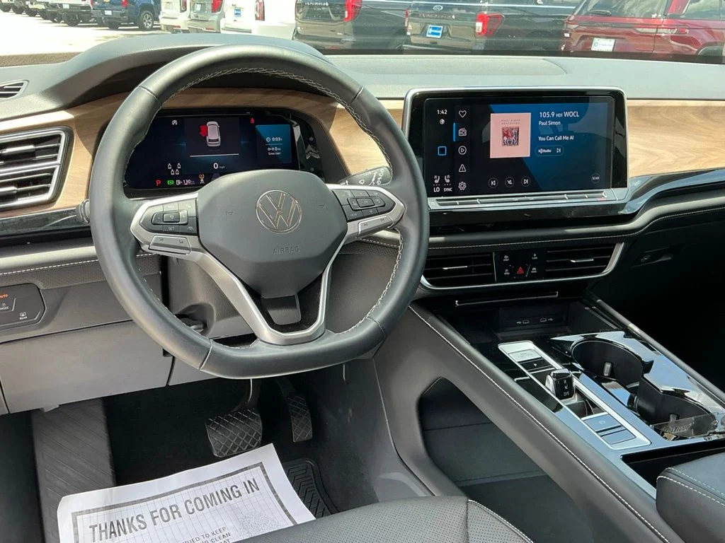 Used 2024  Volkswagen 2.0T SE w/Technology image 34
