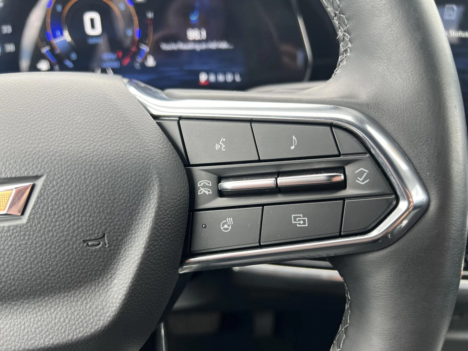 Used 2025 Summit White Chevrolet LT image 19