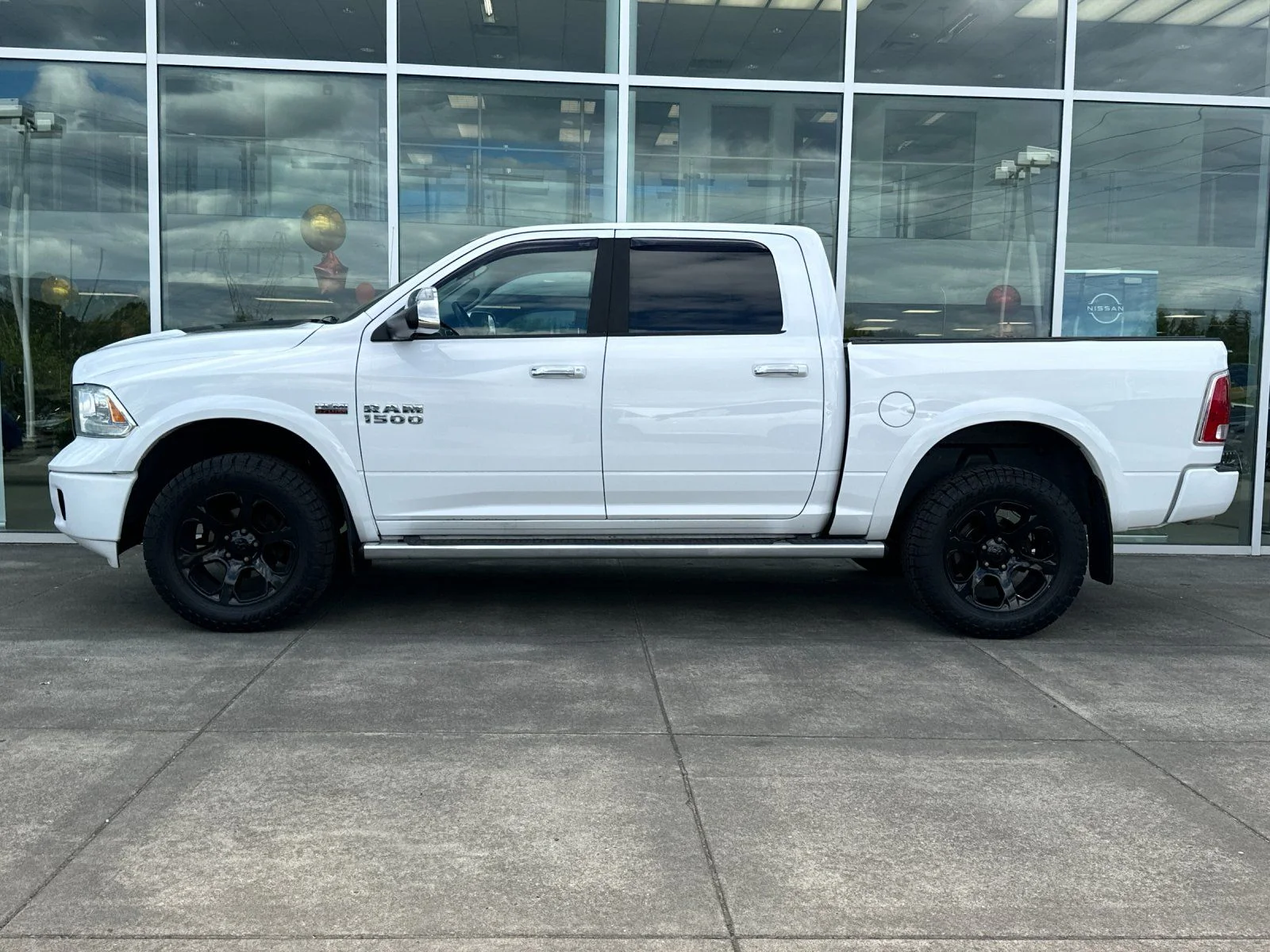 Used 2014 Bright White Clearcoat Ram Laramie image 6