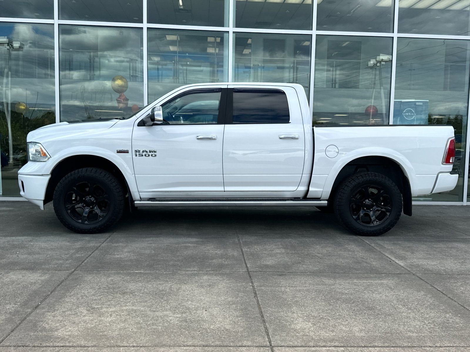 Used 2014 Bright White Clearcoat Ram Laramie image 6