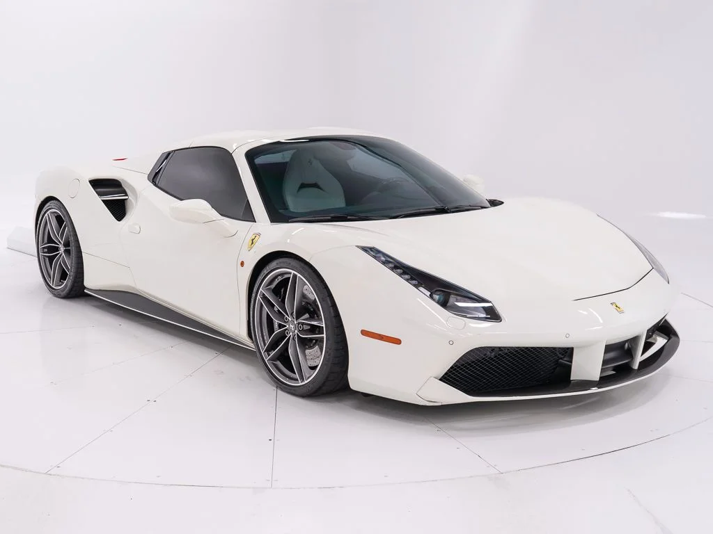 Used 2018 Bianco Avus Ferrari  image 16