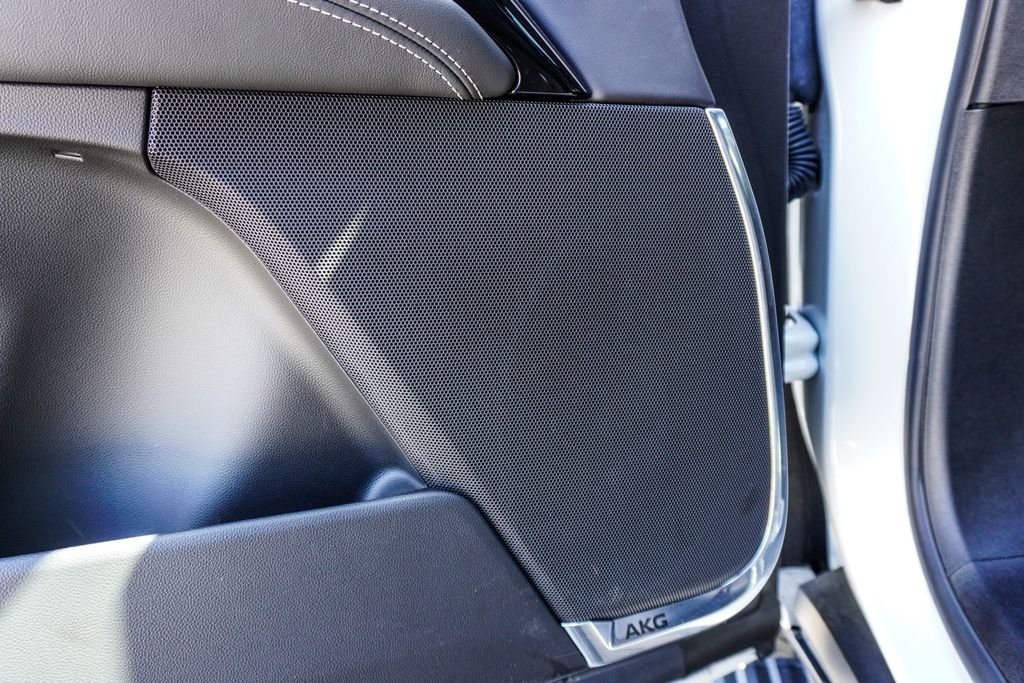 Used 2025 White Cadillac V-Series image 27