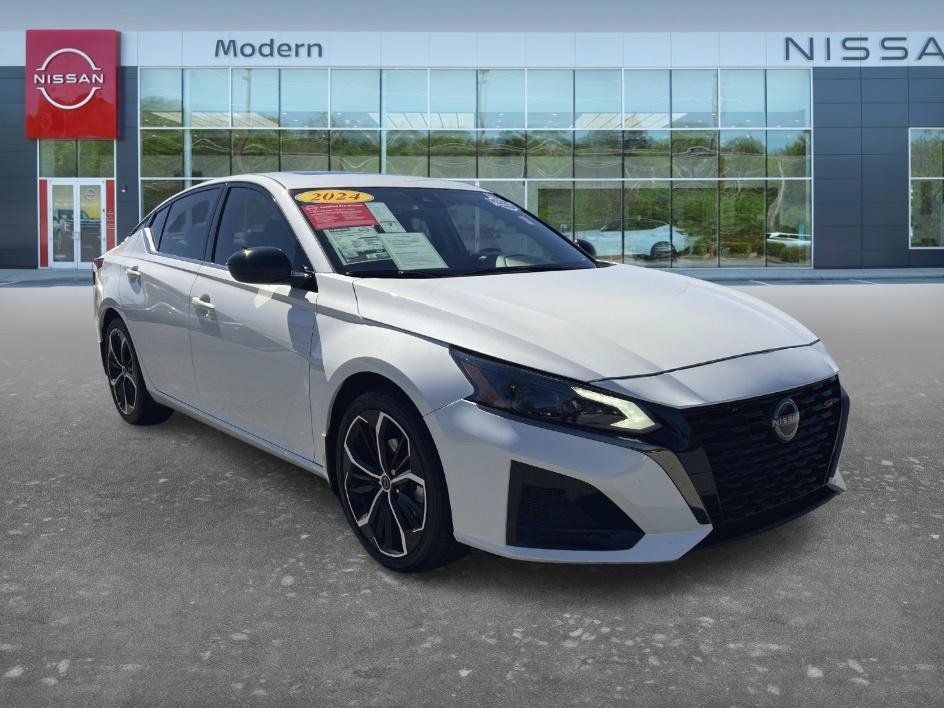 Used 2024 Pearl White Tricoat Nissan 2.5 SR image 3