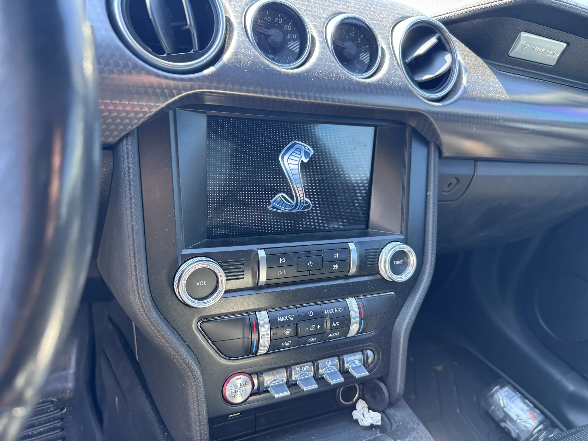 Used 2019 Magnetic Metallic Ford GT image 11